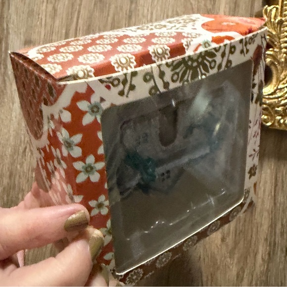 NIB Taylor Swift Evermore Cabin Ornament Ivy covered in you Christmas - Picture 6 of 17